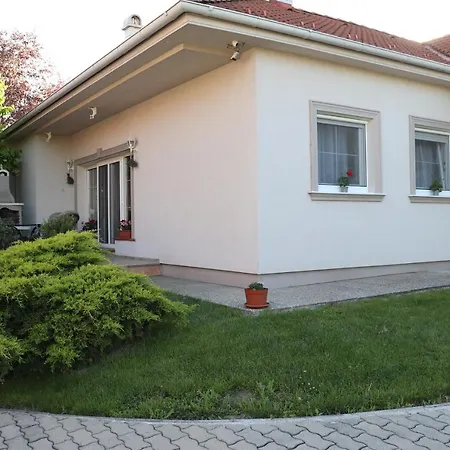 펜션 Nyugi-lak Lipót